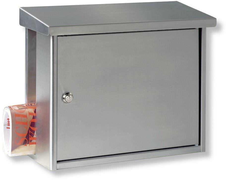 Ein metallener Briefkasten mit Schloss. Eine Zeitung steckt im Zeitungsfach auf der linken Seite.