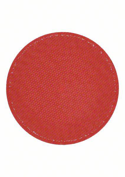 Roter runder Stofffleck mit feiner Textur und sichtbaren Nähten entlang des Randes, symbolisiert Handarbeit oder Dekoration.