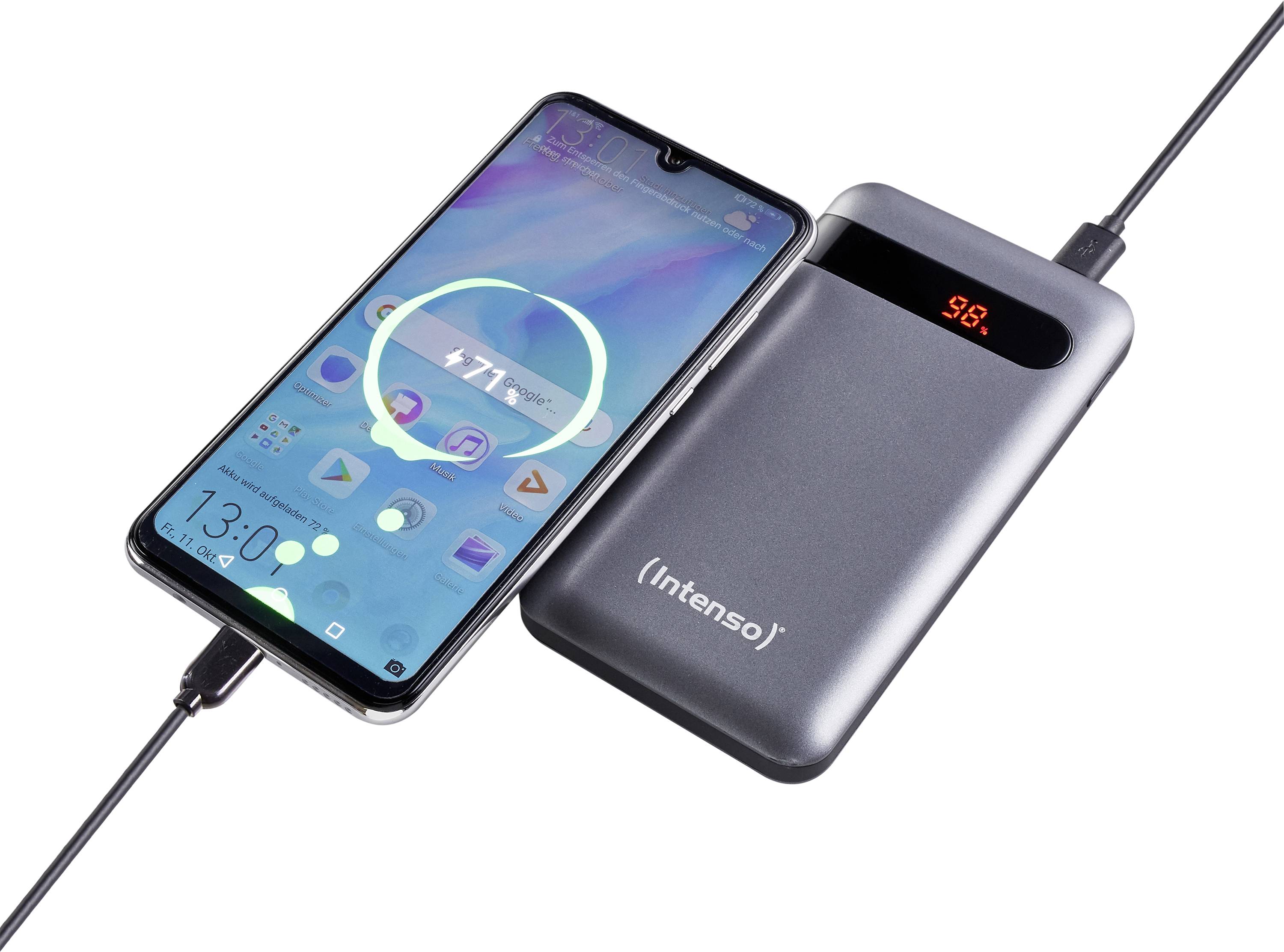 Ein Smartphone wird kabellos mit einer Powerbank von Intenso geladen. Die Anzeige der Powerbank zeigt '98', das Smartphone '71 %'.