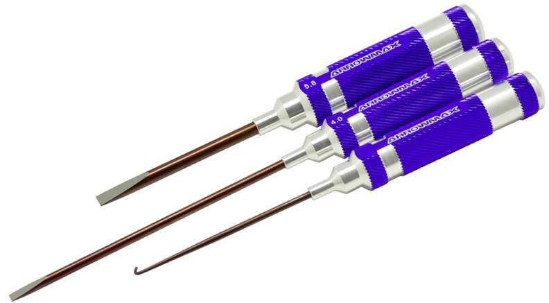 Drei blau-silberne Werkzeuge mit unterschiedlichen Spitzen: flach, Haken, Spitze. Sie liegen nebeneinander und dienen zum Schrauben oder Hebeln.