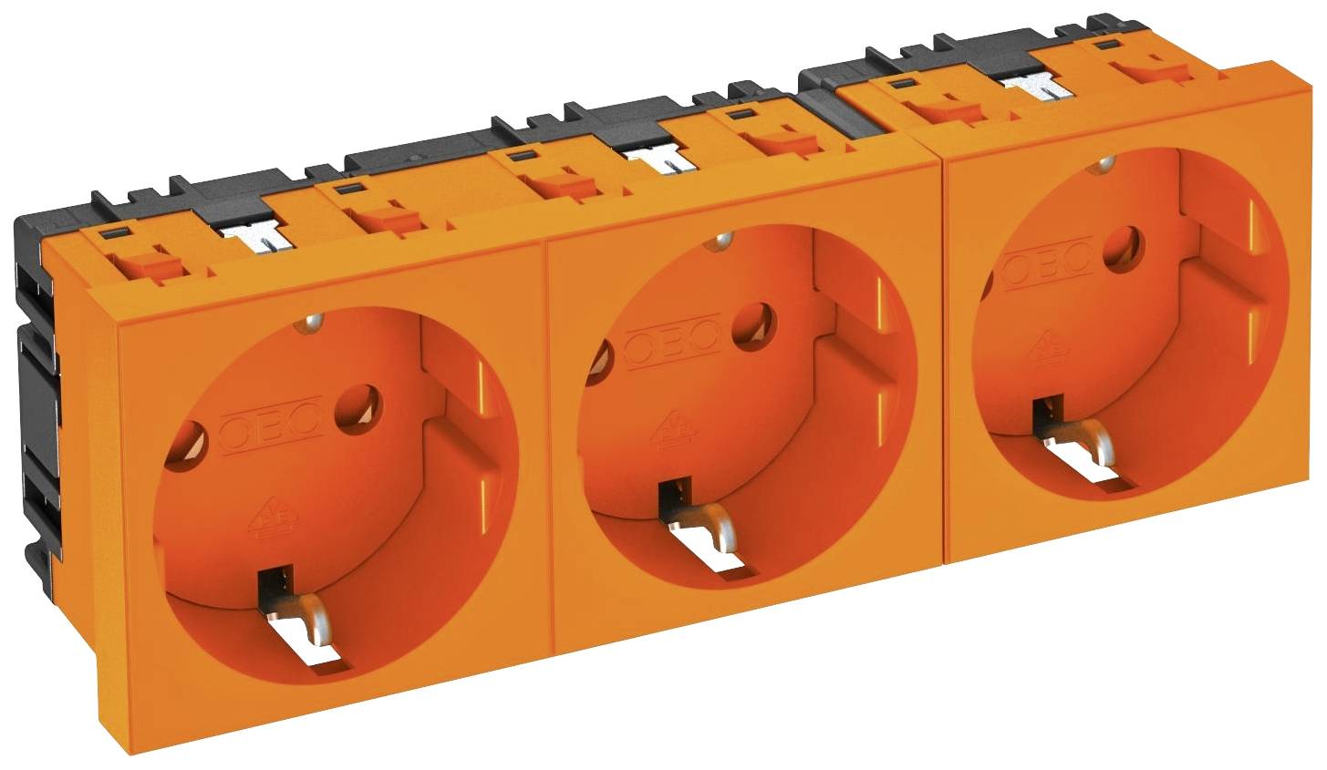 Drei orange Steckdosen nebeneinander in einer Kunststoffhalterung, geeignet für elektrische Anschlüsse in einem Haushalt oder Büro.