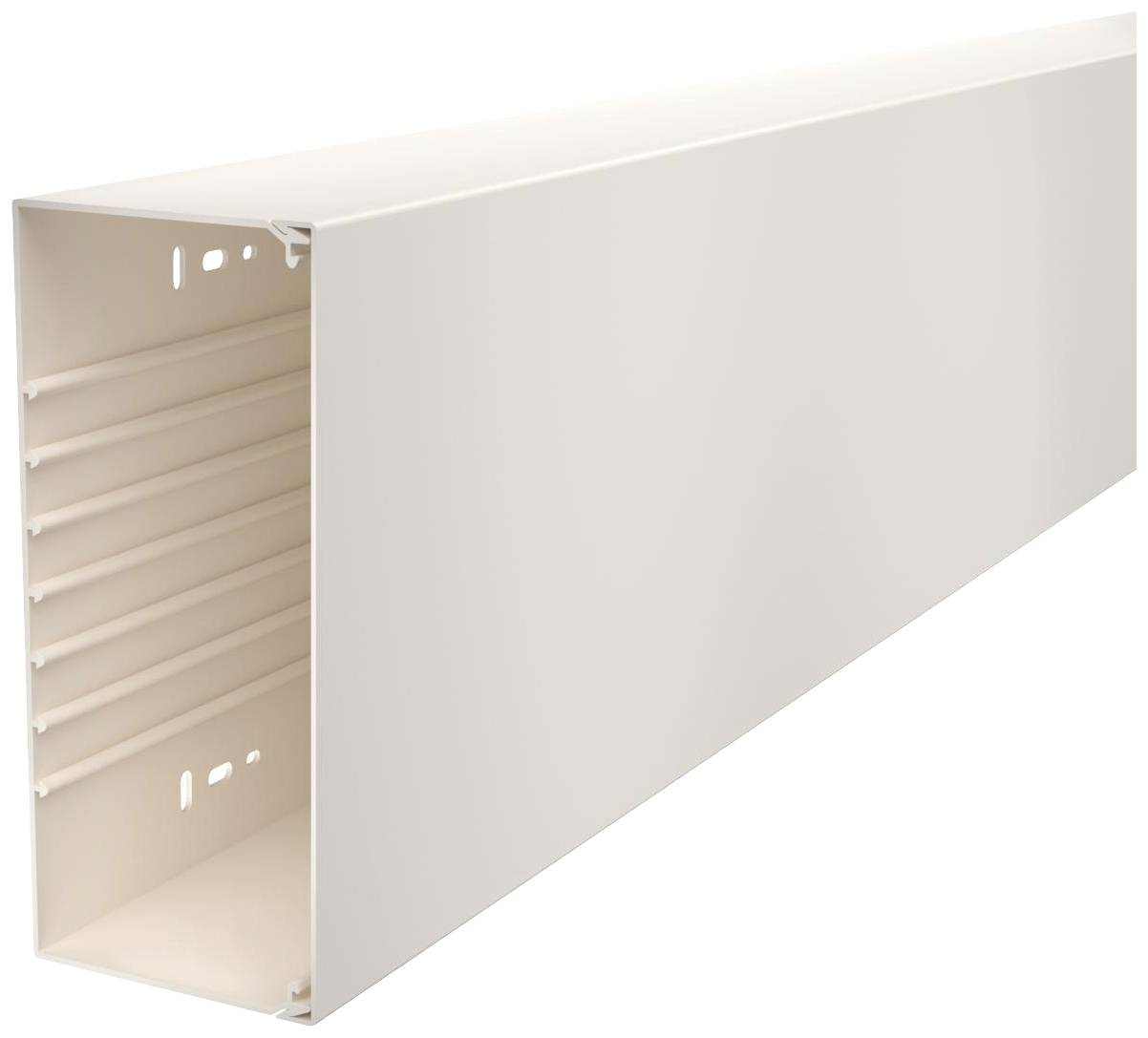 Ein rechteckiger, heller Kabelkanal mit offener Seite und mehreren Befestigungslöchern, geeignet zur ordentlichen Kabelverlegung.