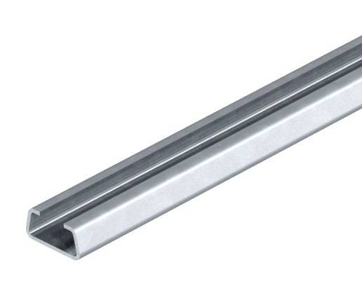 Metallprofil in U-Form, silberfarben, meist verwendet in Bau- oder Fertigungskontexten zur Unterstützung von Strukturen.