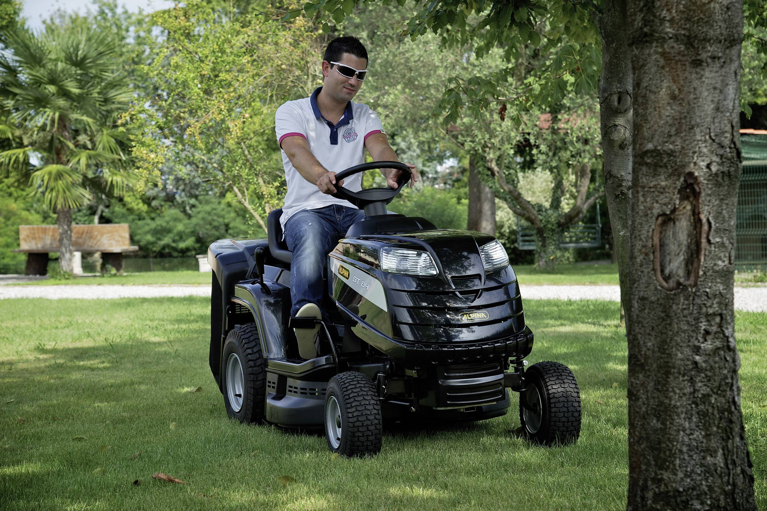 ALPINA Outdoor BT 84 Benzin Rasentraktor 5.8 kW/7.9 PS Schnittbreite (max.) 84cm Geeignet für 2800m²