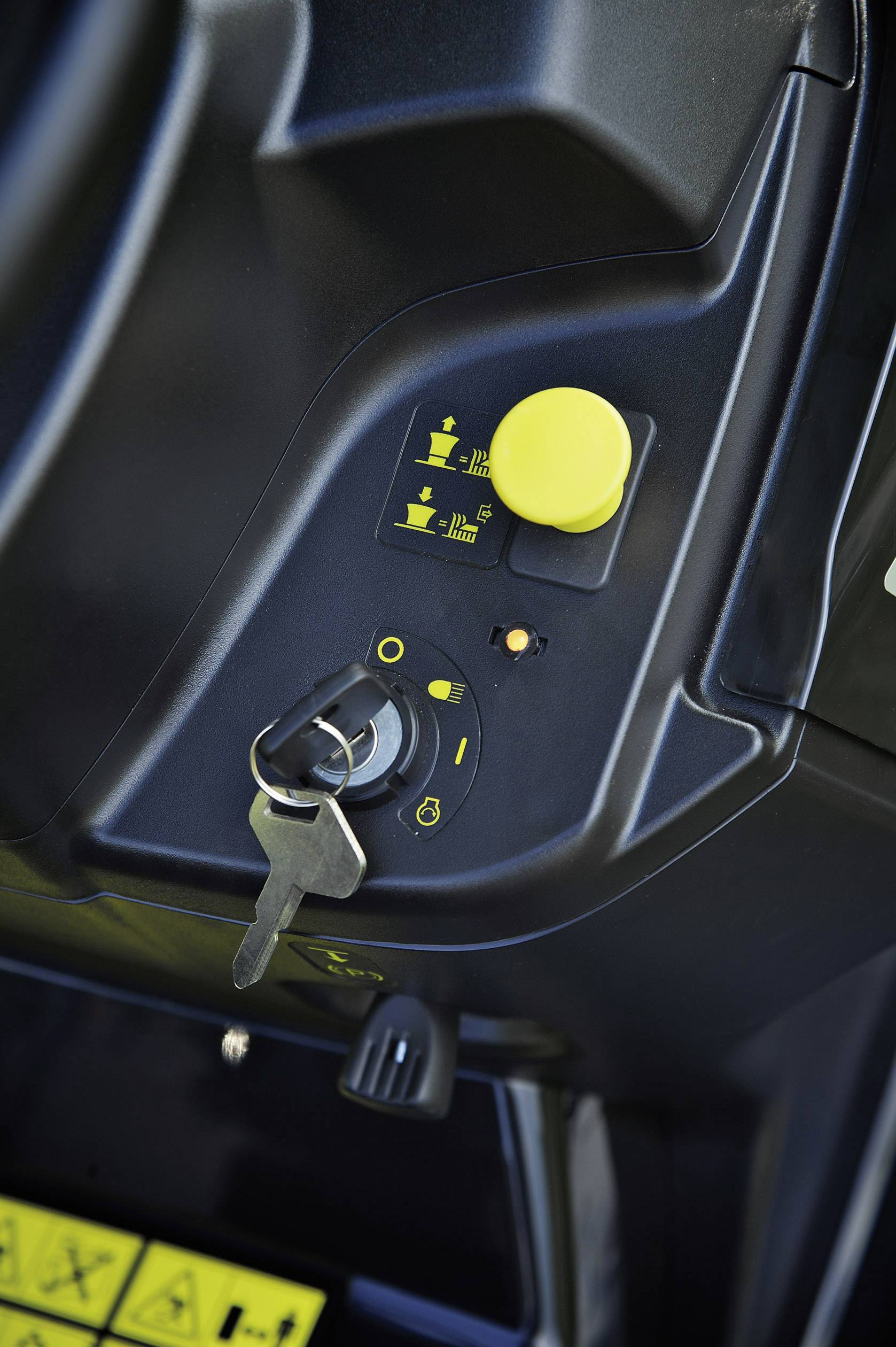 ALPINA Outdoor BT 84 Benzin Rasentraktor 5.8 kW/7.9 PS Schnittbreite (max.) 84cm Geeignet für 2800m²