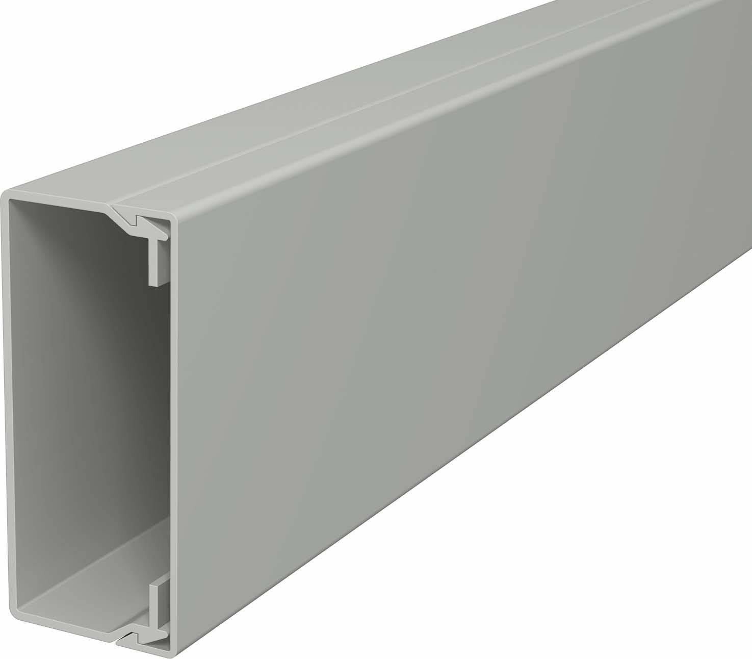 Graues Kunststoffprofil, rechteckig mit einer offenen Seite, geeignet für Kabelmanagement oder Raumtrennung.