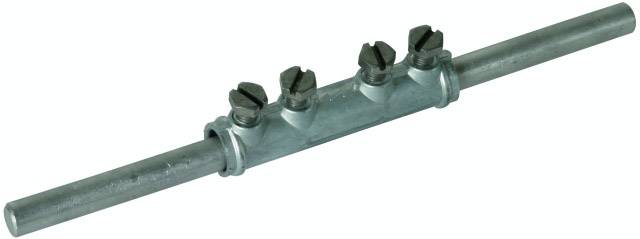 Ein langer Metallverbinder mit vier Schrauben in gleichmäßigen Abständen, der für die Verbindung von Rohren in verschiedenen Anwendungen dient.