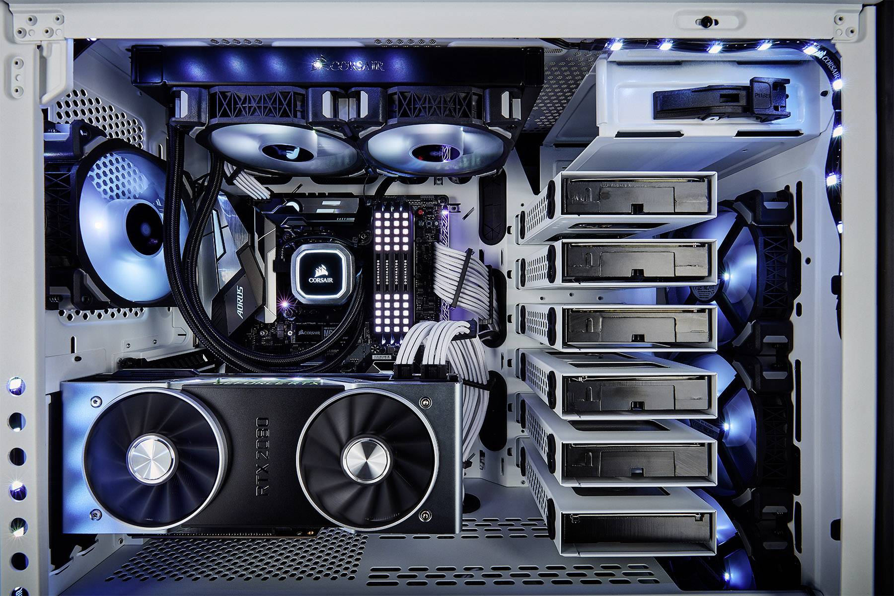 Corsair Carbide 678C Tempered Glass Midi-Tower PC-Gehäuse Weiß 3 vorinstallierte Lüfter, gedämmt, Seitenfenster, Staubfilter