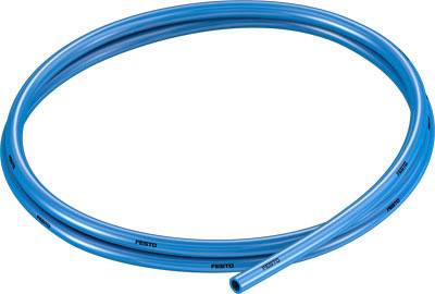 Ein langer, blauer, flexibler Schlauch, aufgerollt zu einem Kreis, mit der Aufschrift 'Festo'.