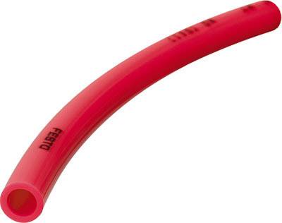 Ein roter, leicht gebogener Kunststoffschlauch von Festo.