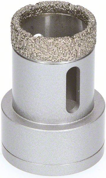Graues, metallisches Bohrwerkzeug mit zylindrischer Form und rauer Oberkante.
