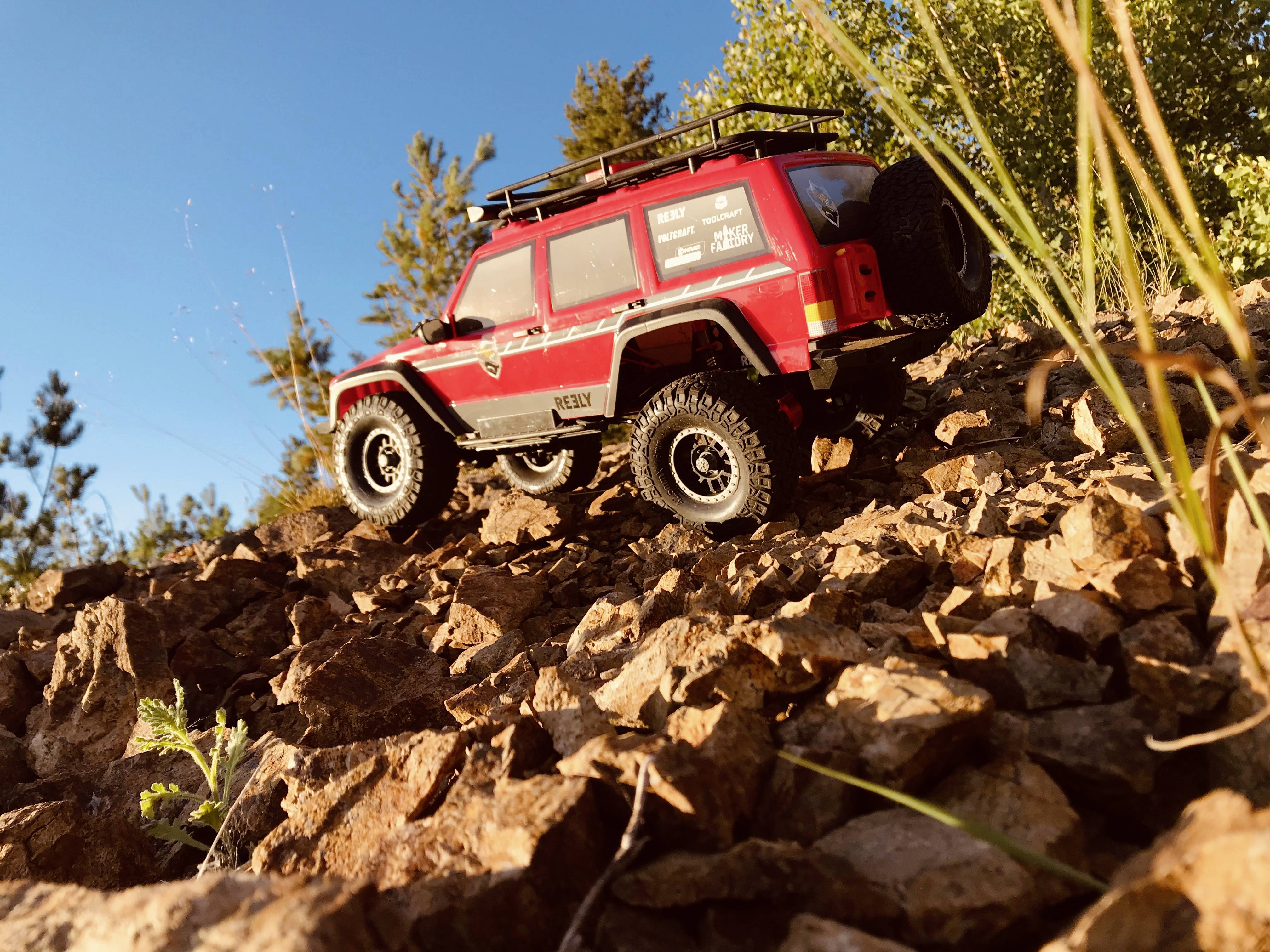 Reely Free Men Pro Brushed 1:10 RC Modellauto Elektro Crawler Allradantrieb (4WD) 100% RtR 2,4 GHz inkl. Akku, Ladegerät und Senderbatterien