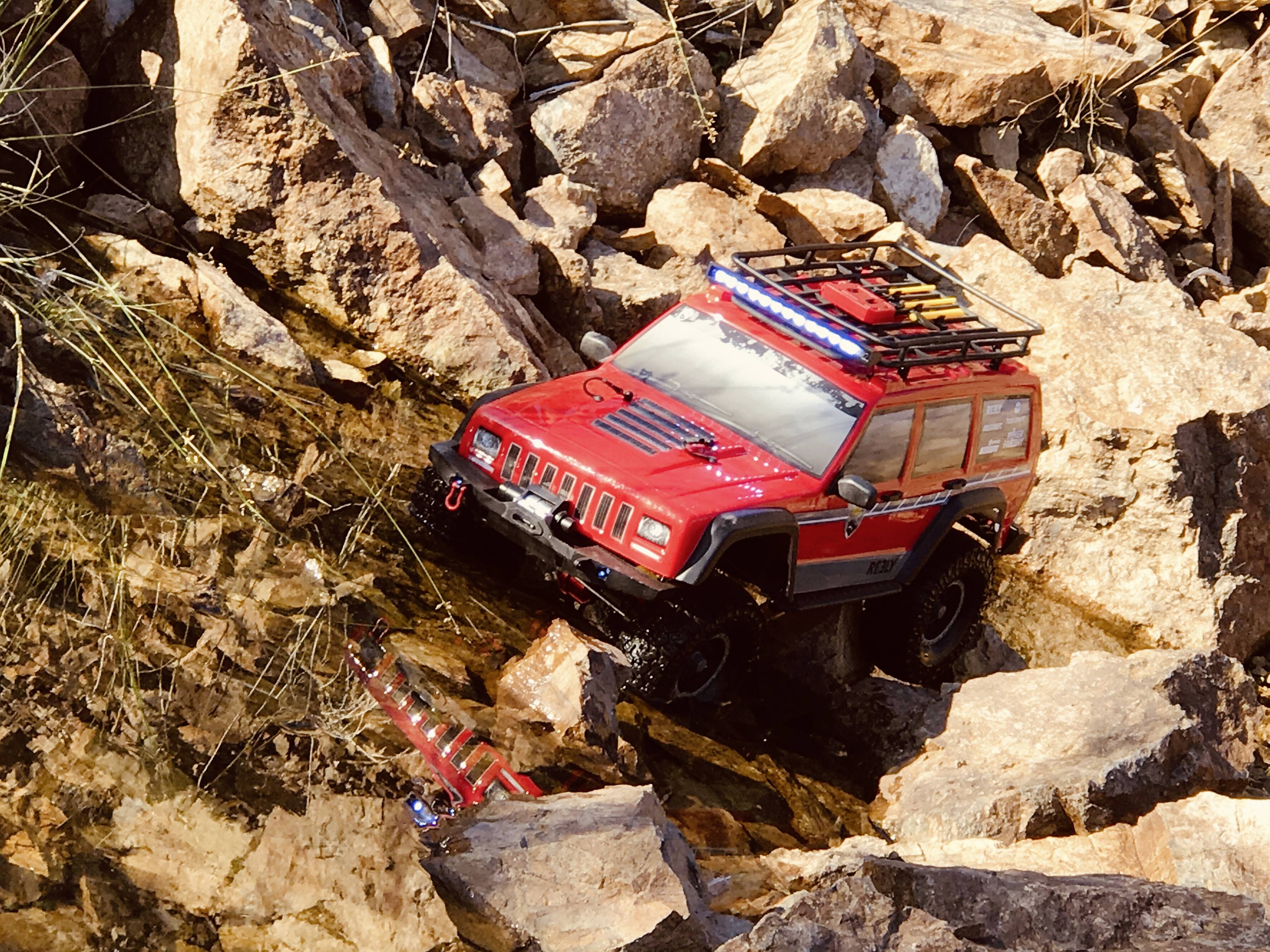 Reely Free Men Pro Brushed 1:10 RC Modellauto Elektro Crawler Allradantrieb (4WD) 100% RtR 2,4GHz inkl. Akku, Ladegerät und