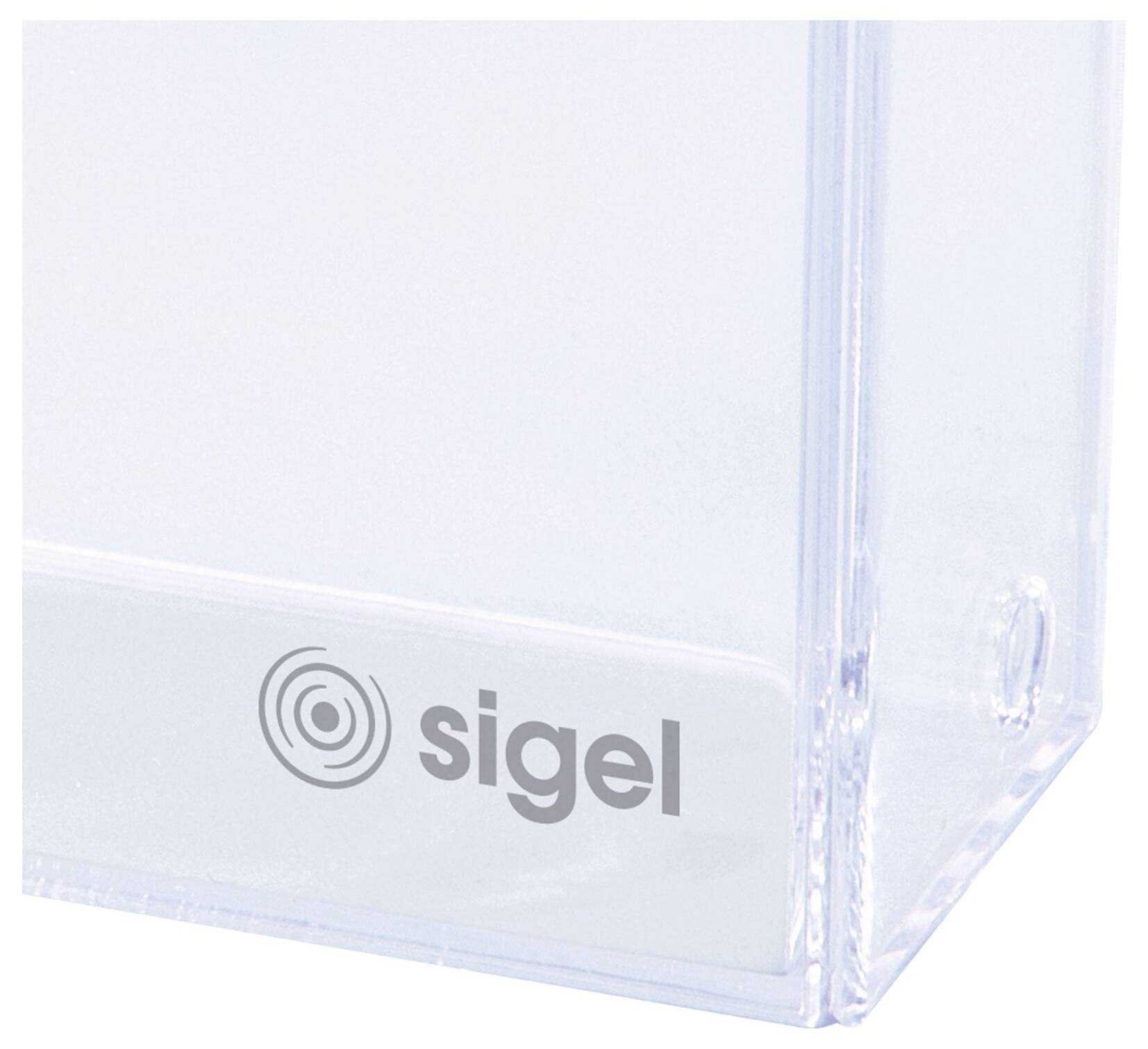 Nahaufnahme einer durchsichtigen Kunststoff-Sigel-Aufbewahrungsbox mit dem „sigel"-Logo auf der vorderen Ecke.