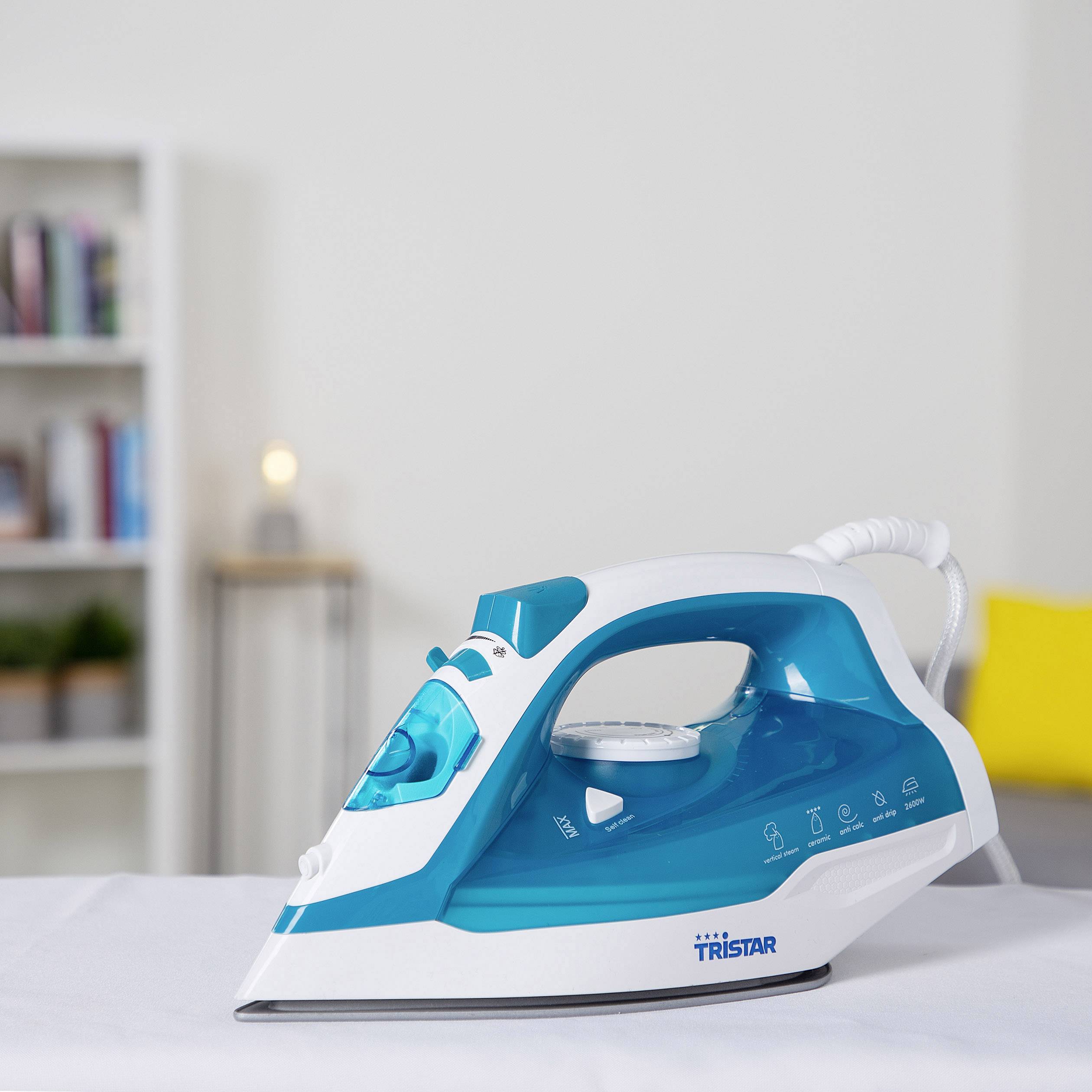 Tristar ST-8320 Dampfbügeleisen Weiß, Blau 2600 W