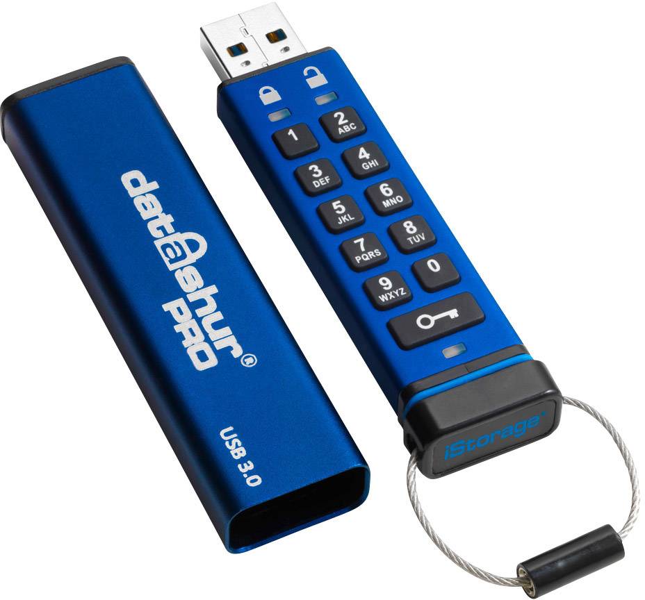 Ein blauer USB-Stick mit Zahlenfeld zur Passwortsicherung. Die Schutzkappe ist abgenommen, und ein Kabelschloss ist angebracht.
