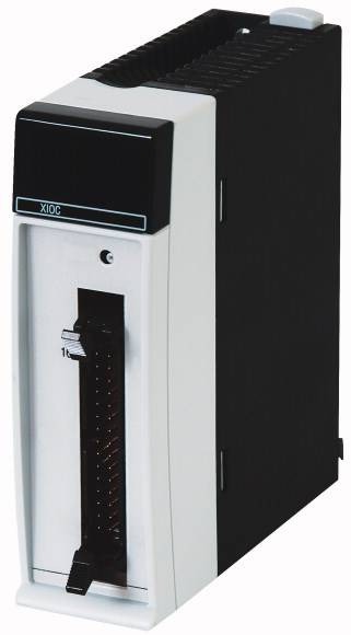 Schwarzer und weißer elektronischer Gerät, möglicherweise ein Modul mit Anschlüssen an der Vorderseite.