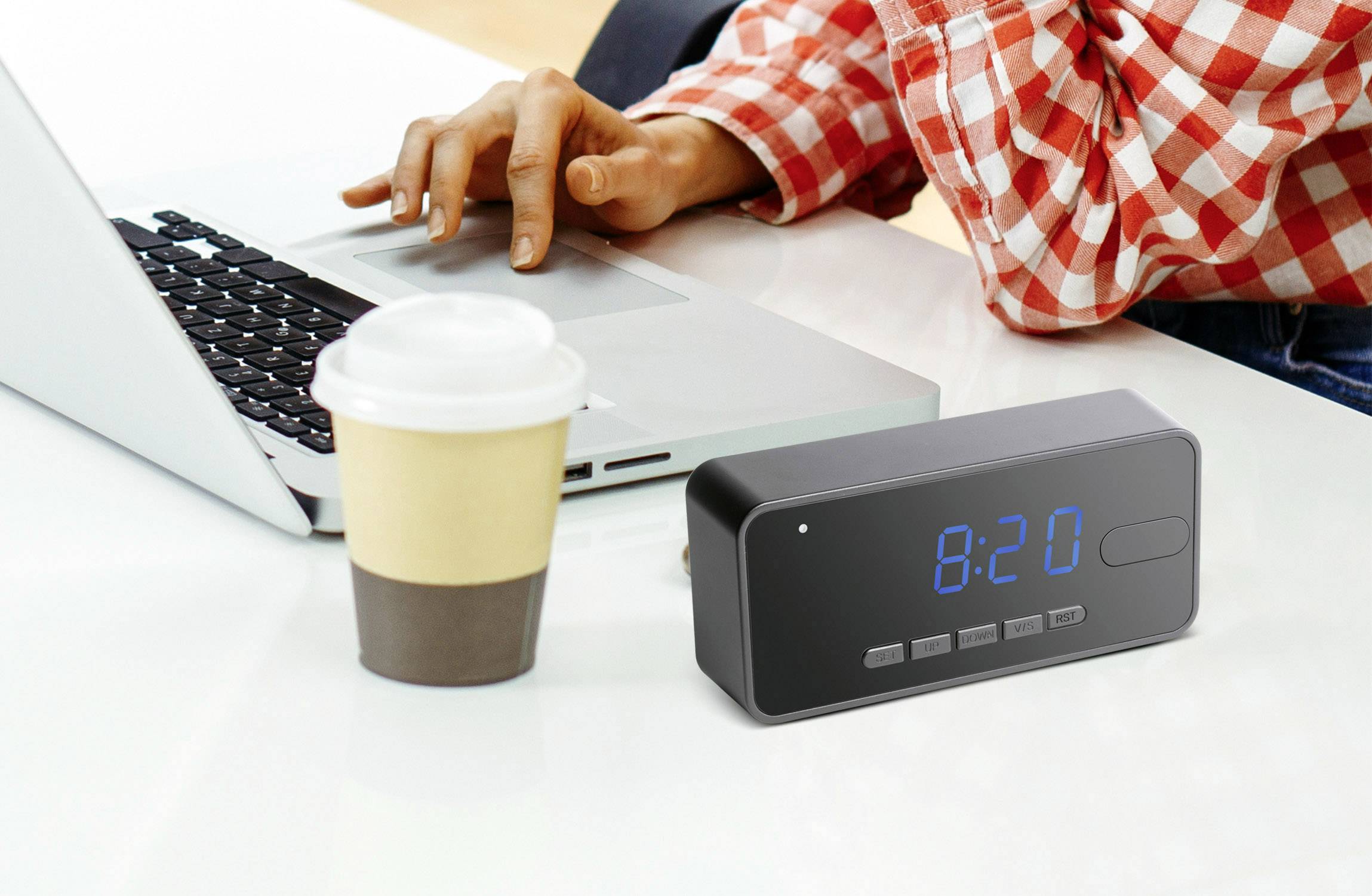 Technaxx 4800 Überwachungskamera in der Tischuhr 1920 x 1080 Pixel