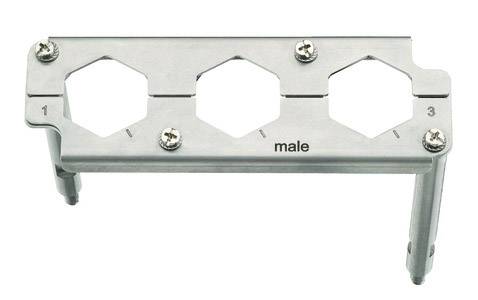 'Halterung aus Metall für elektronische Steckverbinder mit drei hexagonalen Ausschnitten, nummeriert eins bis drei und mit Text 