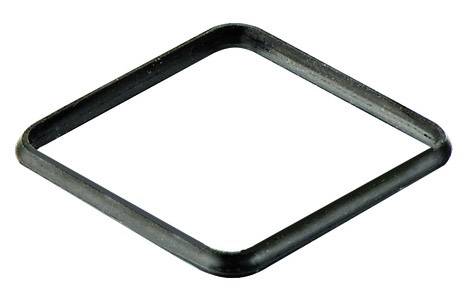 Ein quadratischer, flacher Metallring in schwarz, leicht schräg liegend.