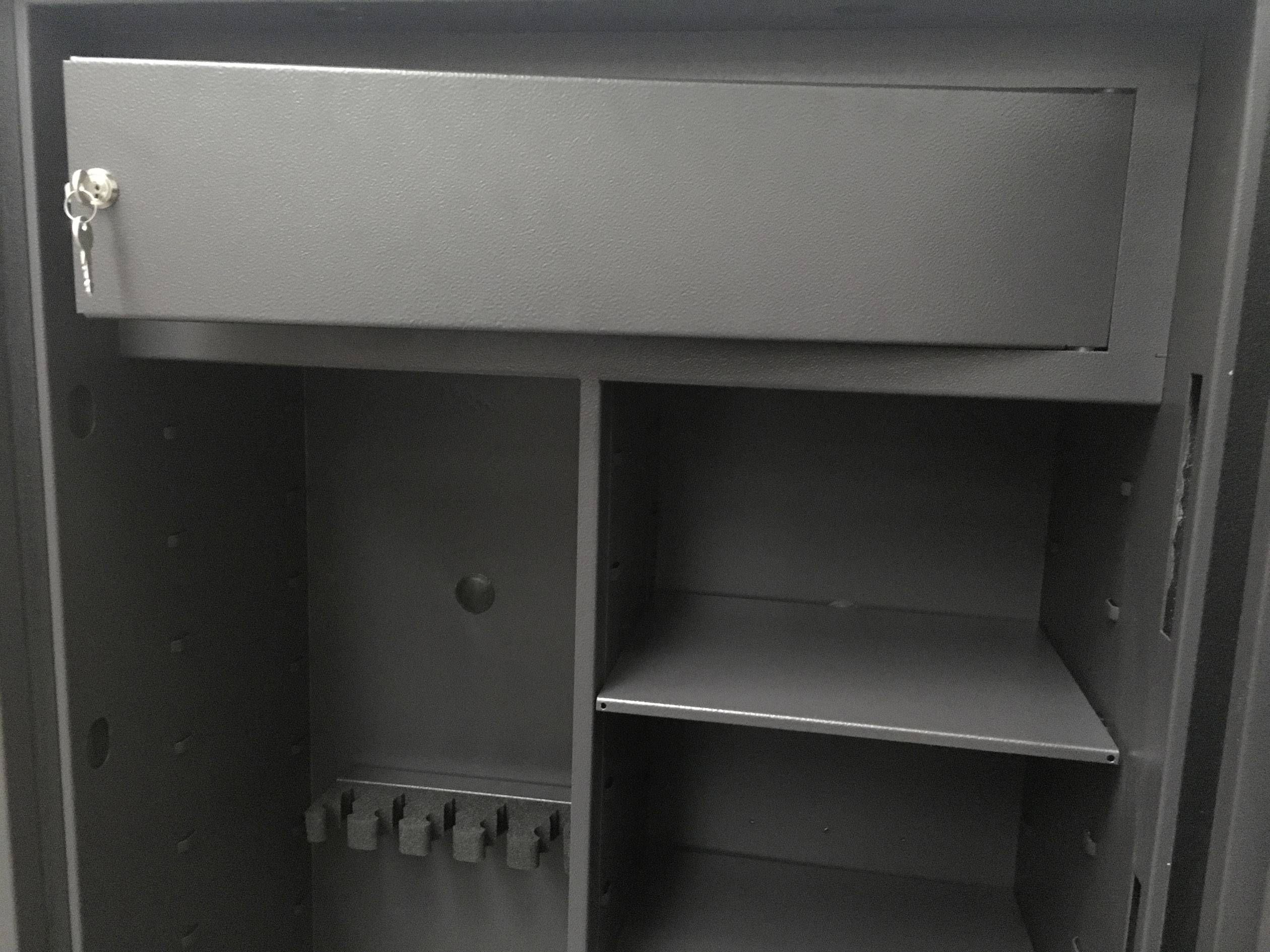 Phoenix RIGEL GS8024K Langwaffenschrank abschließbares Munitionsfach, mit Trennwand Doppelbartschlüsselschloss