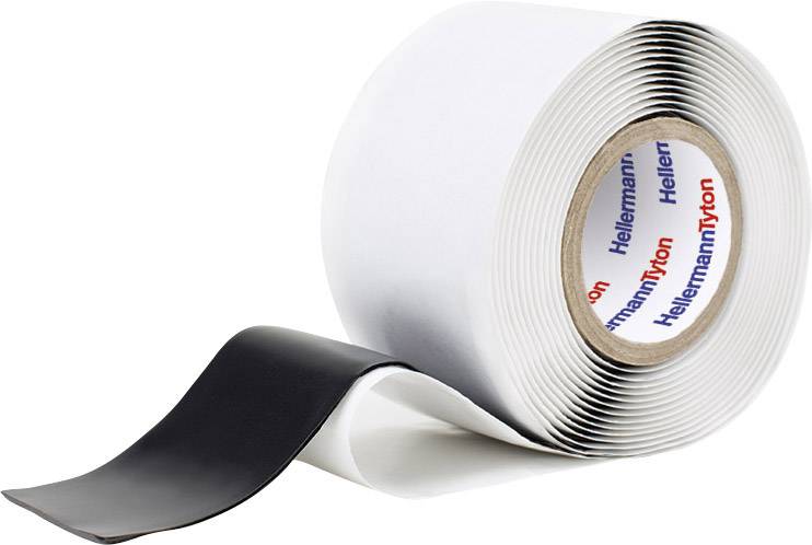 Eine Rolle schwarzes, klebendes Isolierband mit sichtbarem Markenaufdruck auf der Innenseite.