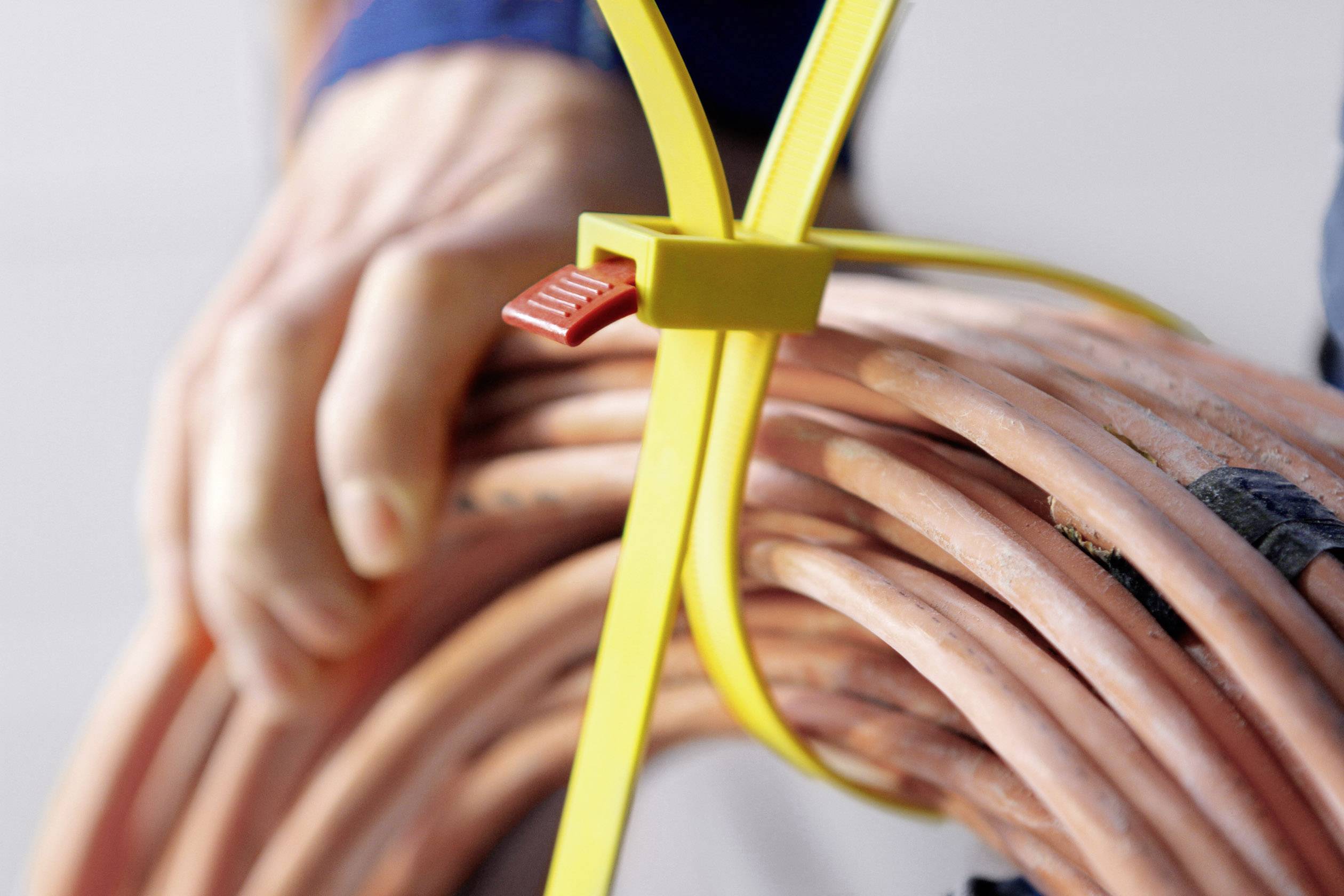 HellermannTyton 115-00000 SpeedyTie Kabelbinder 752mm 13mm Lösbar, mit Rückschlauföse, mit Schnellverschluss