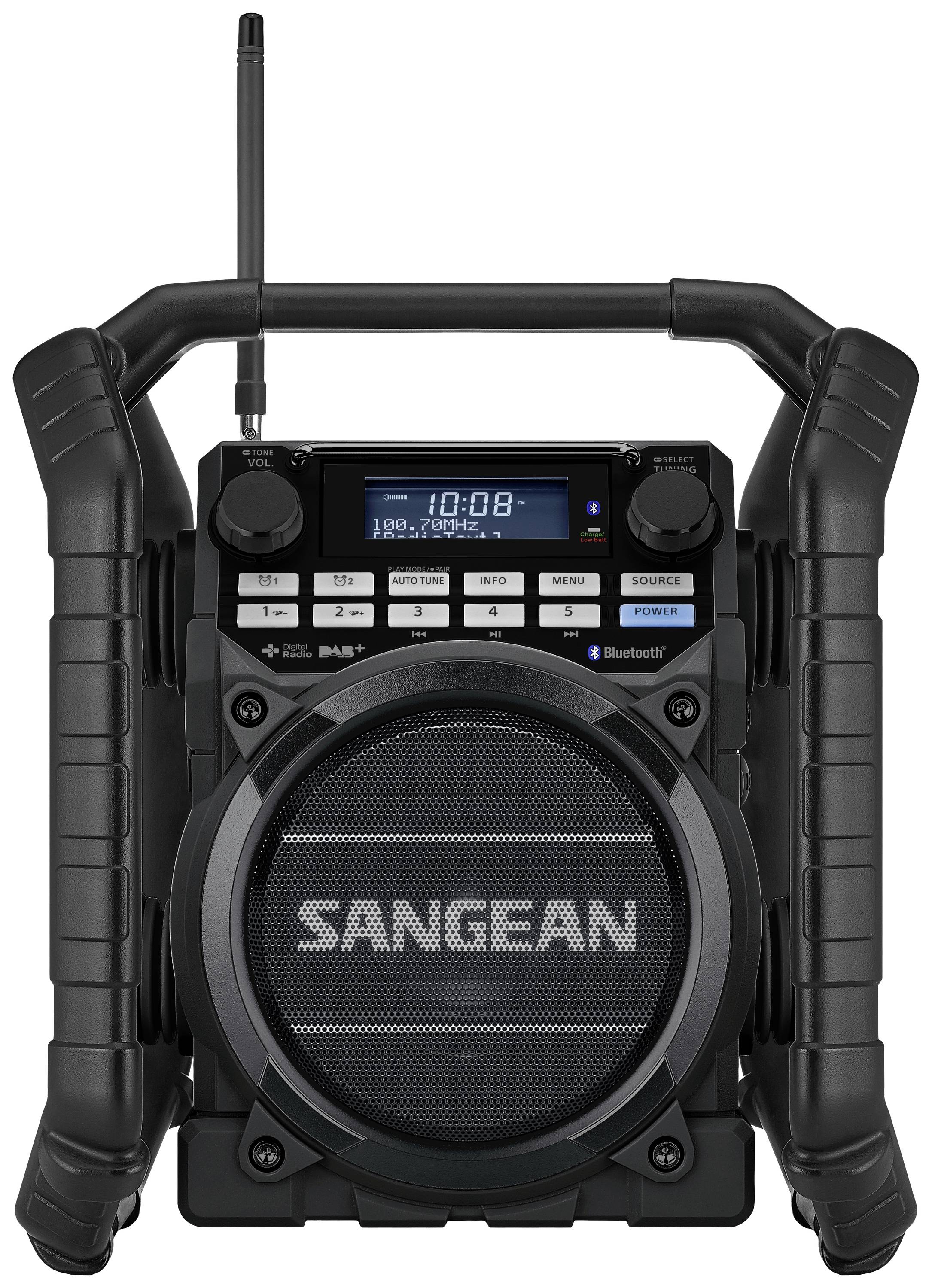 Tragbares schwarz-graues Radio mit großem Lautsprecher, klappbarer Antenne und digitalem Display mit Uhrzeit und Bluetooth-Funktion.