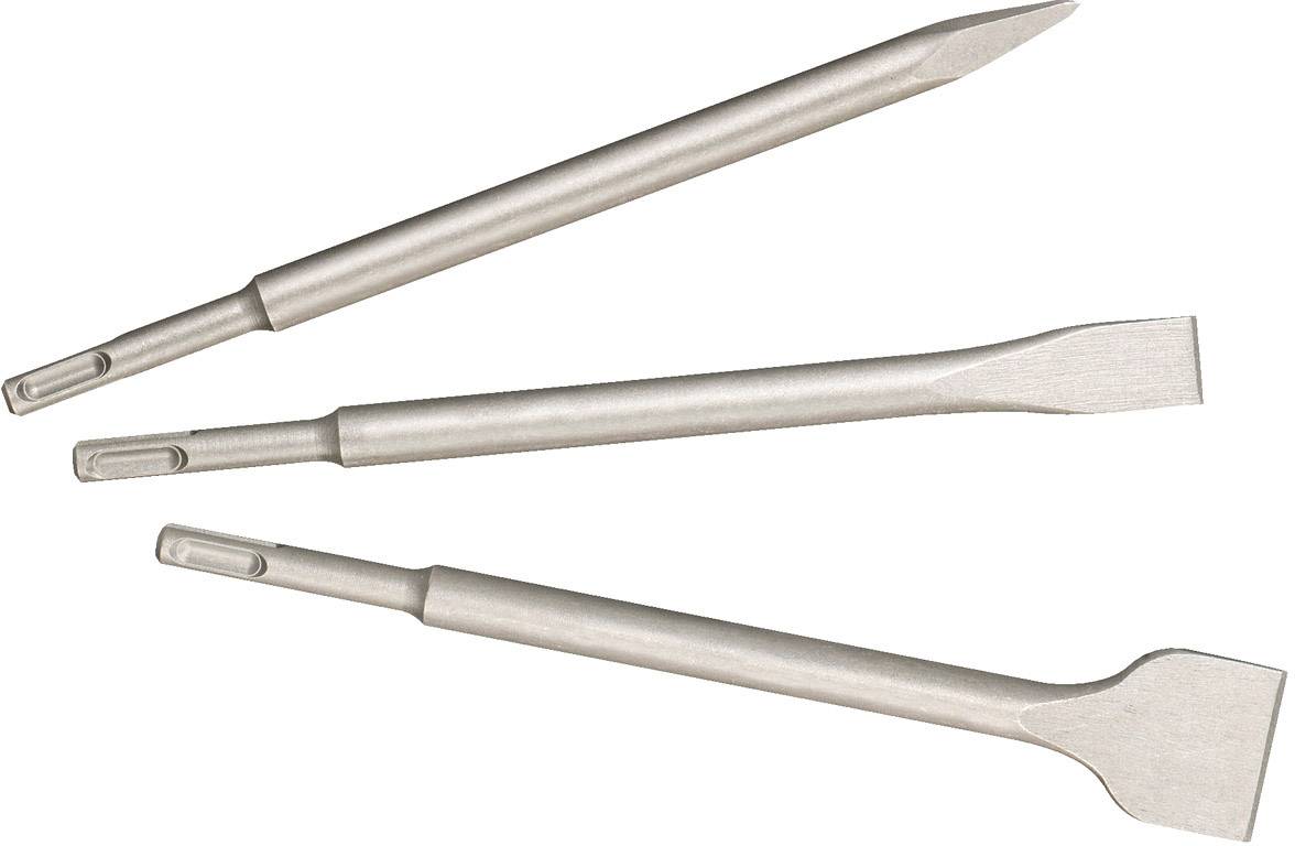 Drei verschiedene Meißel aus Metall, jeweils mit unterschiedlicher Klingenform, liegen nebeneinander auf einer weißen Oberfläche.