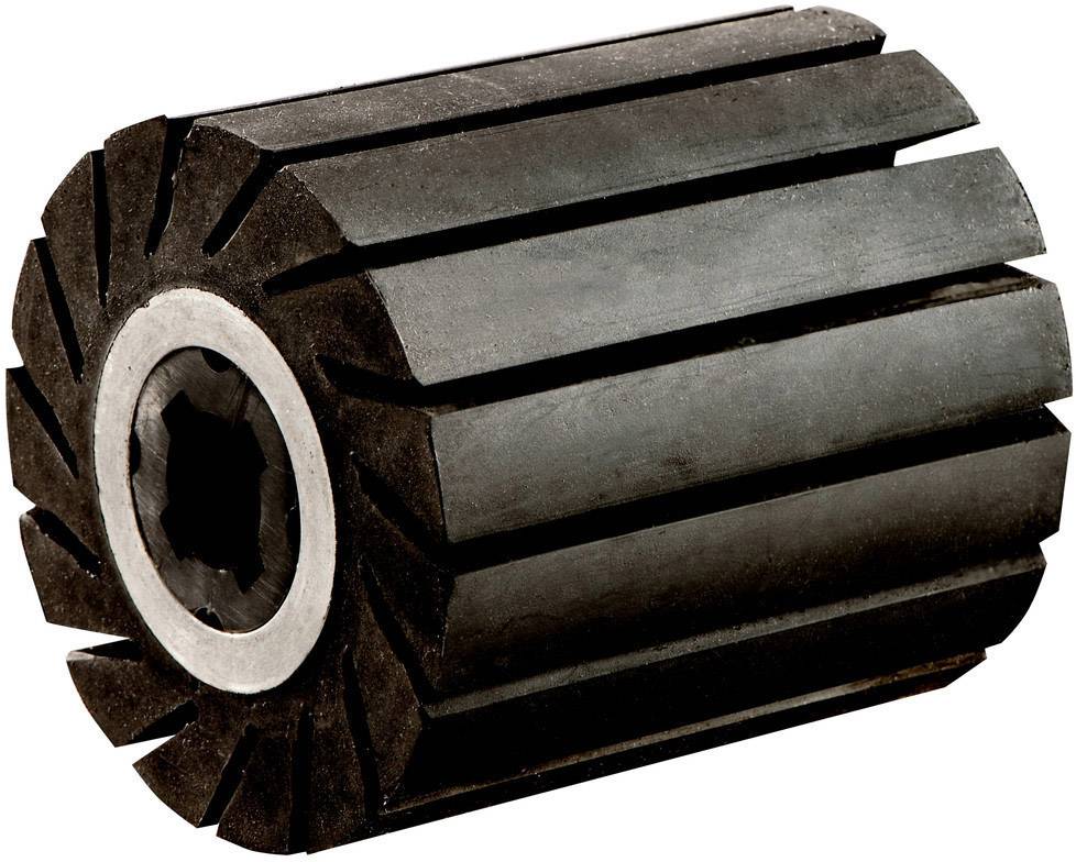 Ein metallischer Fräser mit radialen Schneidzähnen, zylindrisch geformt, wird für die Bearbeitung von Materialien genutzt.