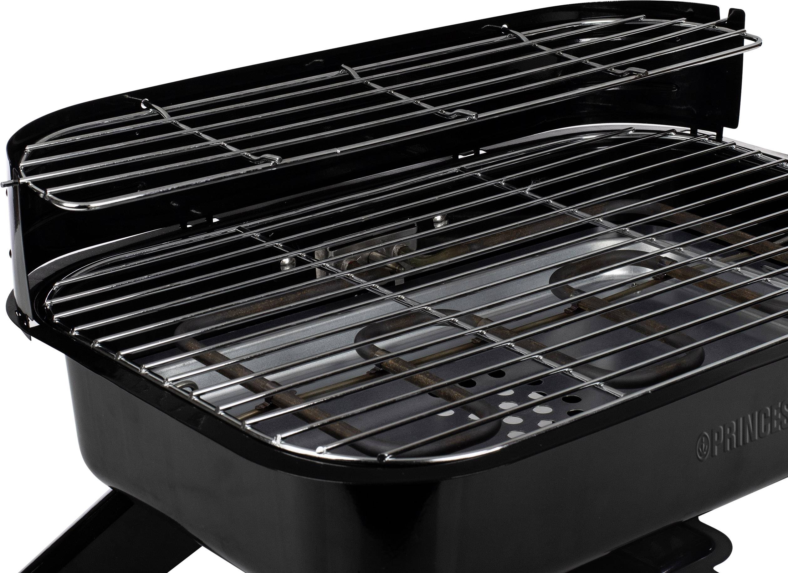 Ein schwarzer, tragbarer Grill mit zwei Gitterrosten, geeignet zum Grillen im Freien. Der Grill hat einen rechteckigen Metallkörper.