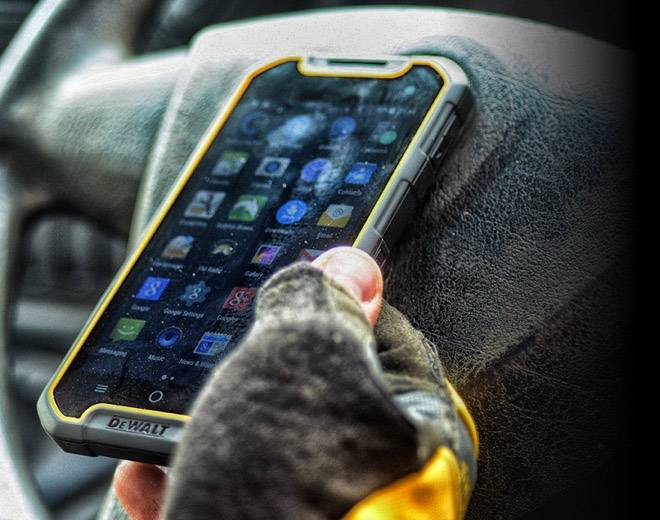 Dewalt Mobile MD501 16 GB 5 Zoll (12.7 cm) Dual-SIM MIL-STD-810G IP-68 13 Megapixel Schwarz