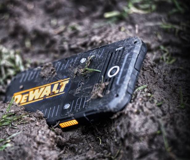 Dewalt Mobile MD501 16 GB 5 Zoll (12.7 cm) Dual-SIM MIL-STD-810G IP-68 13 Megapixel Schwarz