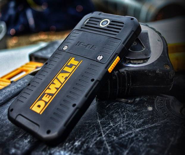 Dewalt Mobile MD501 16 GB 5 Zoll (12.7 cm) Dual-SIM MIL-STD-810G IP-68 13 Megapixel Schwarz