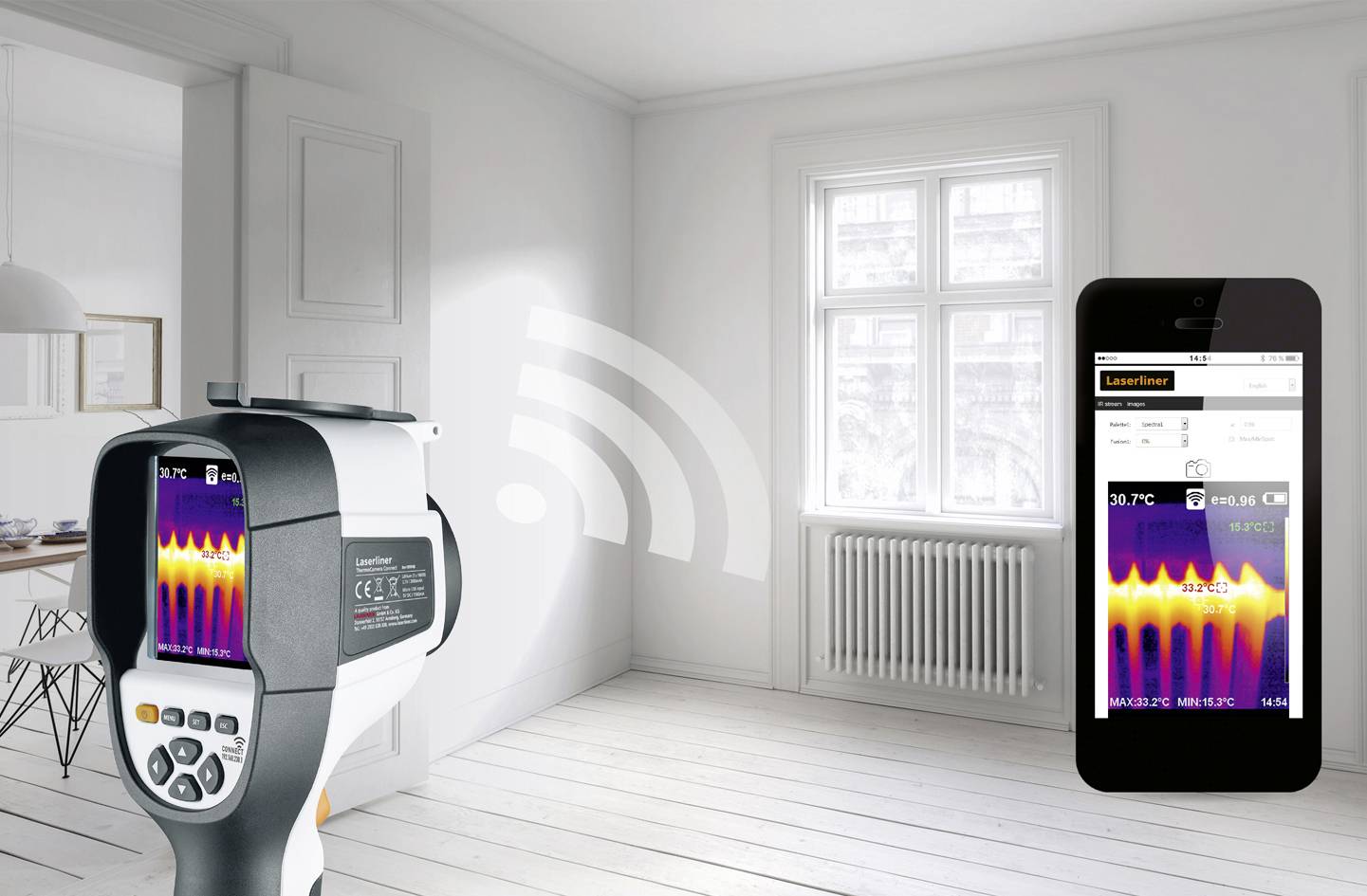 Eine Wärmebildkamera misst die Temperatur eines Raums, zeigt bunte Thermogramme. Drahtlose Verbindung zu einem Smartphone-Display.