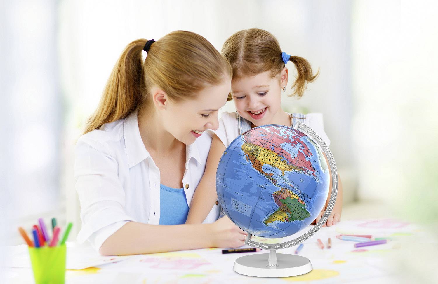 Oregon Scientific SmartGlobe™ Air - aufblasbarer Globus mit erweiterter Realität