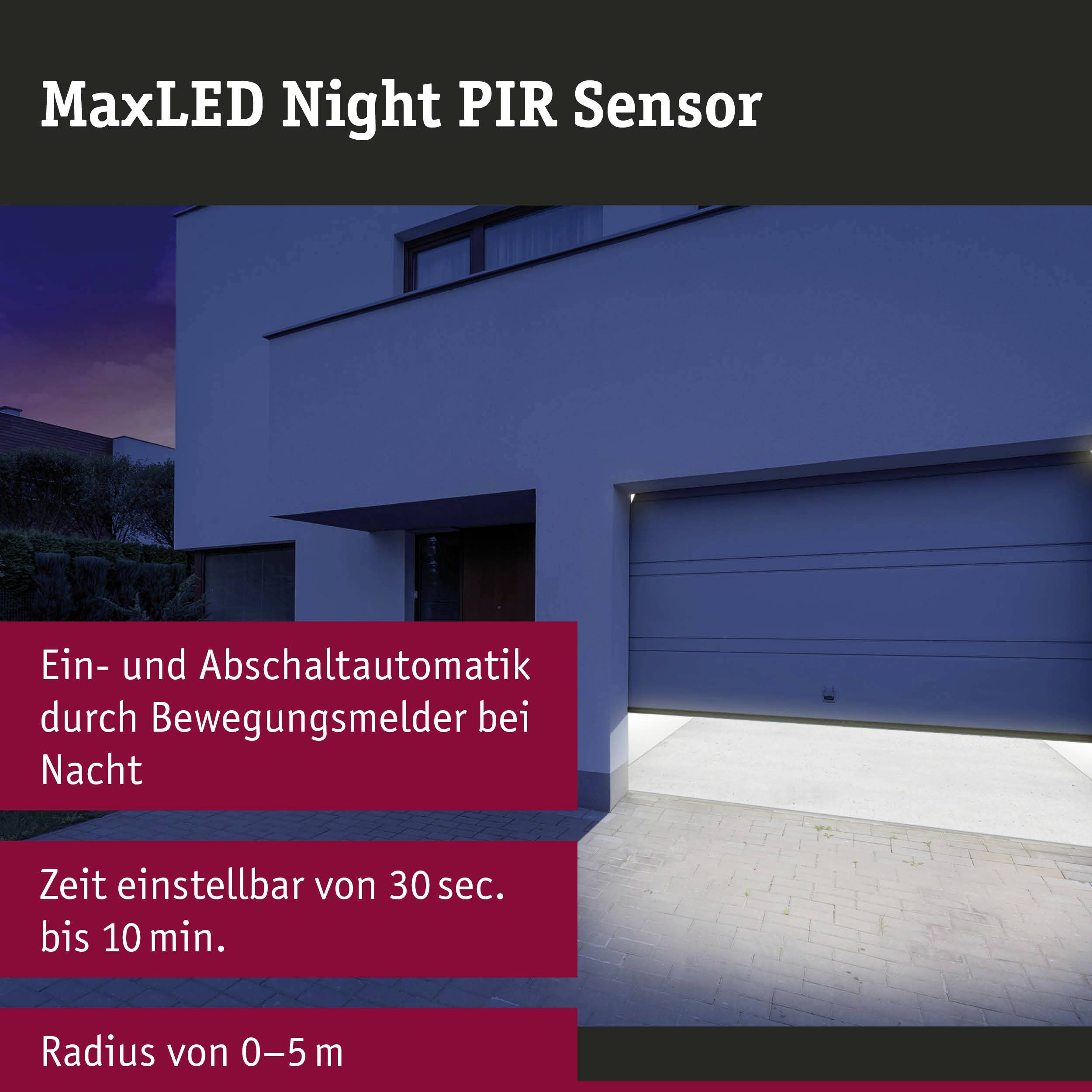 Ein modernes Haus bei Nacht mit beleuchteter Garage. Der Text beschreibt 'MaxLED Night PIR Sensor' und Bewegungsmelder-Funktionen.