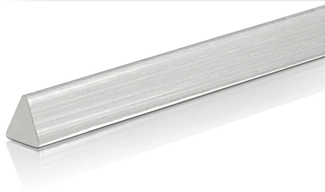 Ein silberner, dreieckiger Metallstab, der flach auf einer reflektierenden Oberfläche liegt.