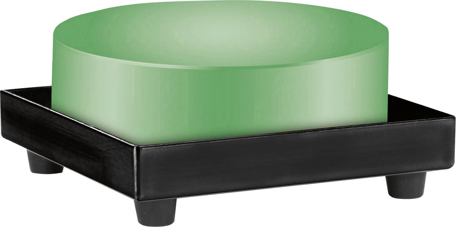 Grüne Kerze auf schwarzem quadratischem Kerzenhalter mit kurzen Beinen.
