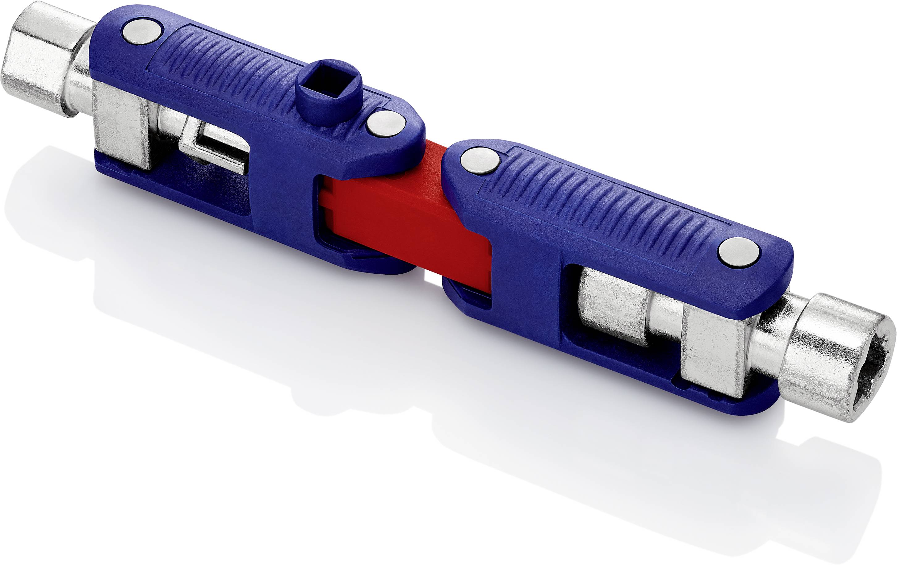 Ein blauer, multifunktionaler Schraubenschlüssel mit zwei Stecknüssen und einem roten Mittelteil liegt auf einer weißen Oberfläche.