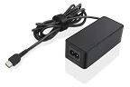 Ein schwarzes AC-Netzteil mit USB-C-Kabel, geeignet zum Laden elektronischer Geräte.