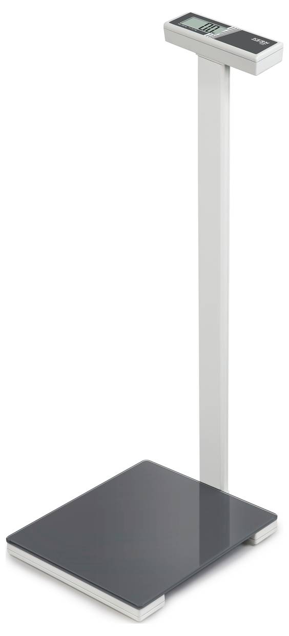 Elektronische Personenwaage mit digitalem Display auf hohem Ständer, geeignet für präzise Gewichtsmessungen in medizinischen Einrichtungen.
