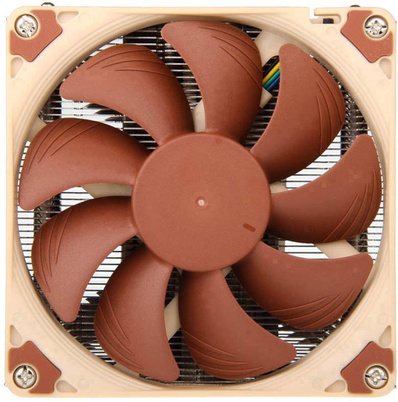 Nahaufnahme eines quadratischen Computerlüfters mit neun braunen Schaufeln in einem beigen Rahmen.
