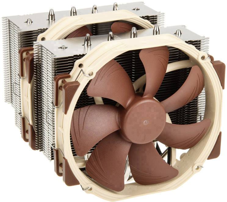 Ein CPU-Kühler mit großen Kühlrippen und zwei großen Lüftern zur effizienten Kühlung von Computerprozessoren.