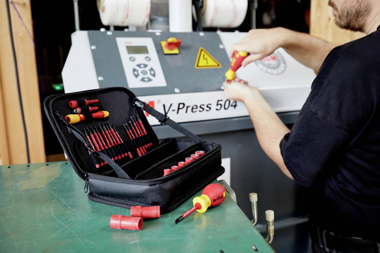 Wiha 43465 Elektriker, Handwerker, Lehrlinge, Profi, VDE Werkzeugkoffer bestückt 32teilig (L x B x H) 245 x 170 x 77 mm