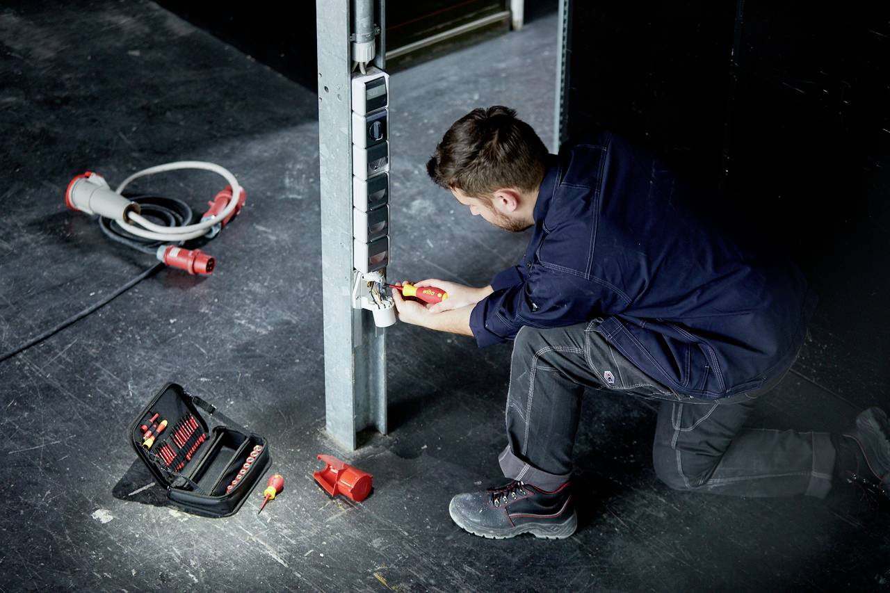 Wiha 43465 Elektriker, Handwerker, Lehrlinge, Profi, VDE Werkzeugkoffer bestückt 32teilig (L x B x H) 245 x 170 x 77 mm