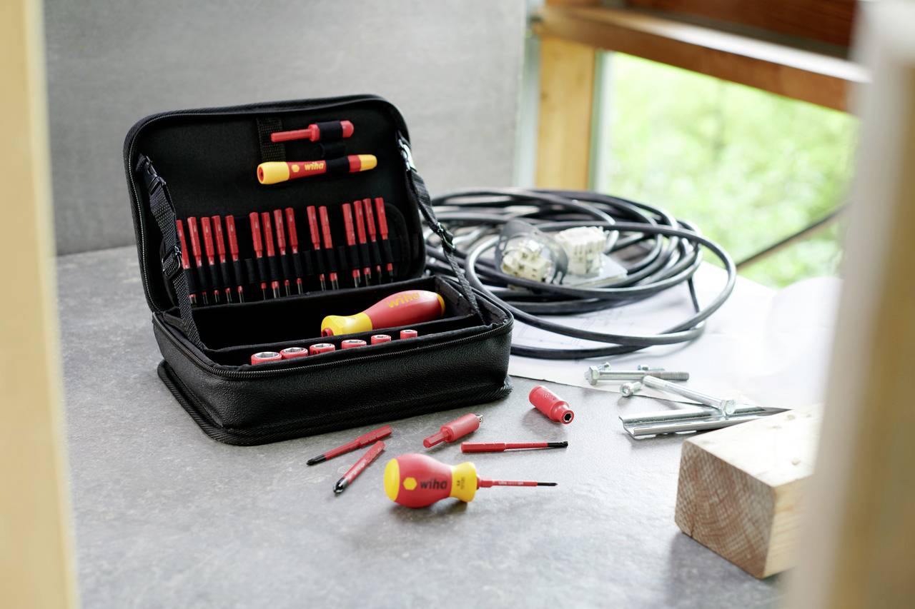Wiha 43465 Elektriker, Handwerker, Lehrlinge, Profi, VDE Werkzeugkoffer bestückt 32teilig (L x B x H) 245 x 170 x 77mm