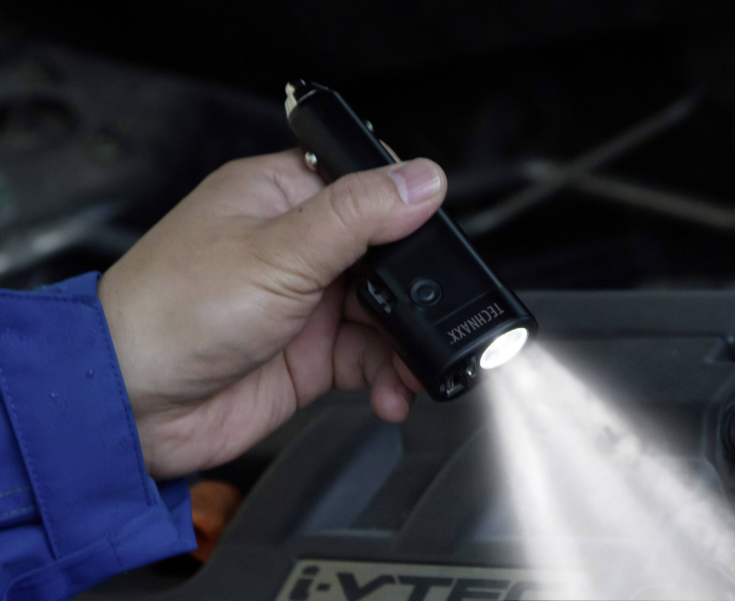 Technaxx Autoladegerät mit 6 integrierten Sicherheitswerkzeugen