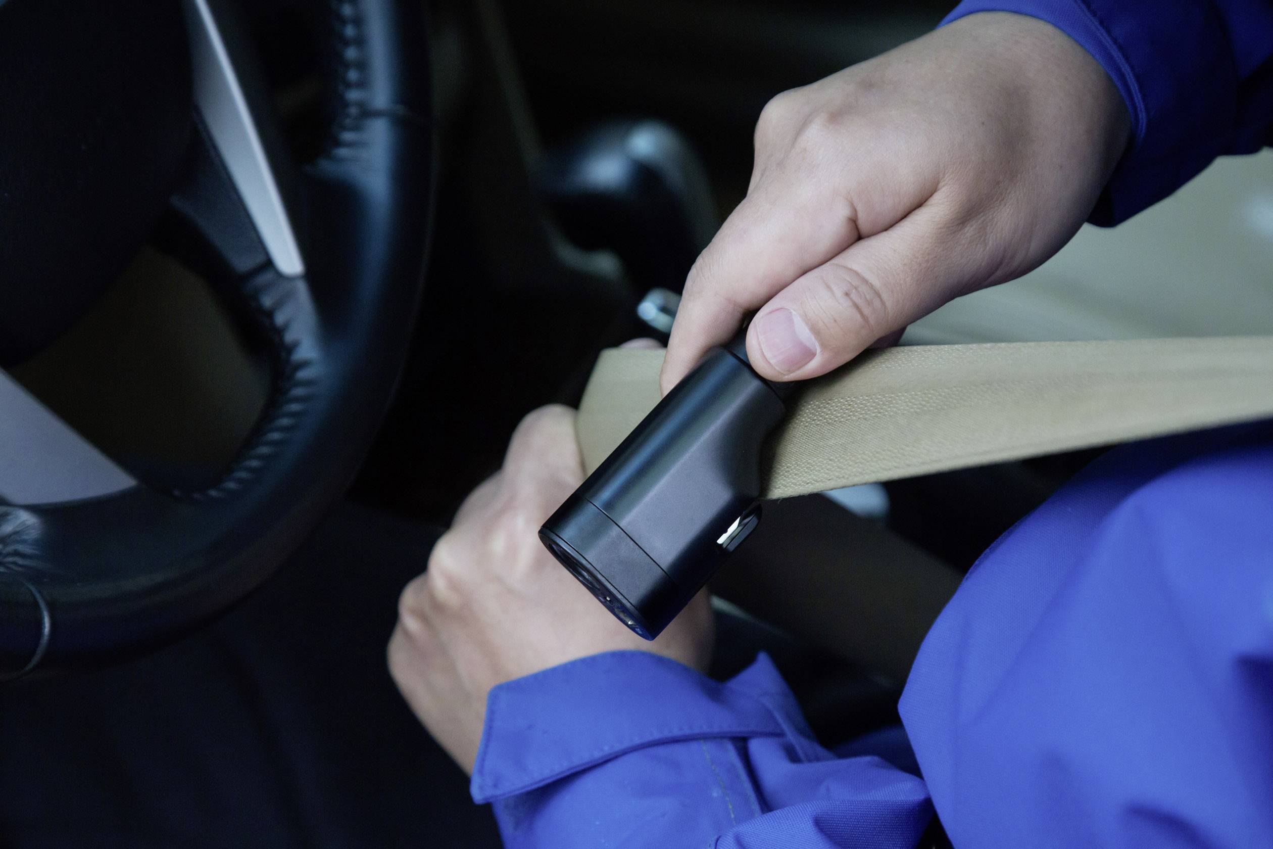 Technaxx Autoladegerät mit 6 integrierten Sicherheitswerkzeugen