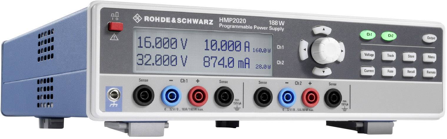 Programmierbares Netzgerät mit zwei digitalen Anzeigen, zeigt 16.000 V, 32.000 V und 10.000 A, 8740 mA. Mehrere Knöpfe und Anschlüsse.